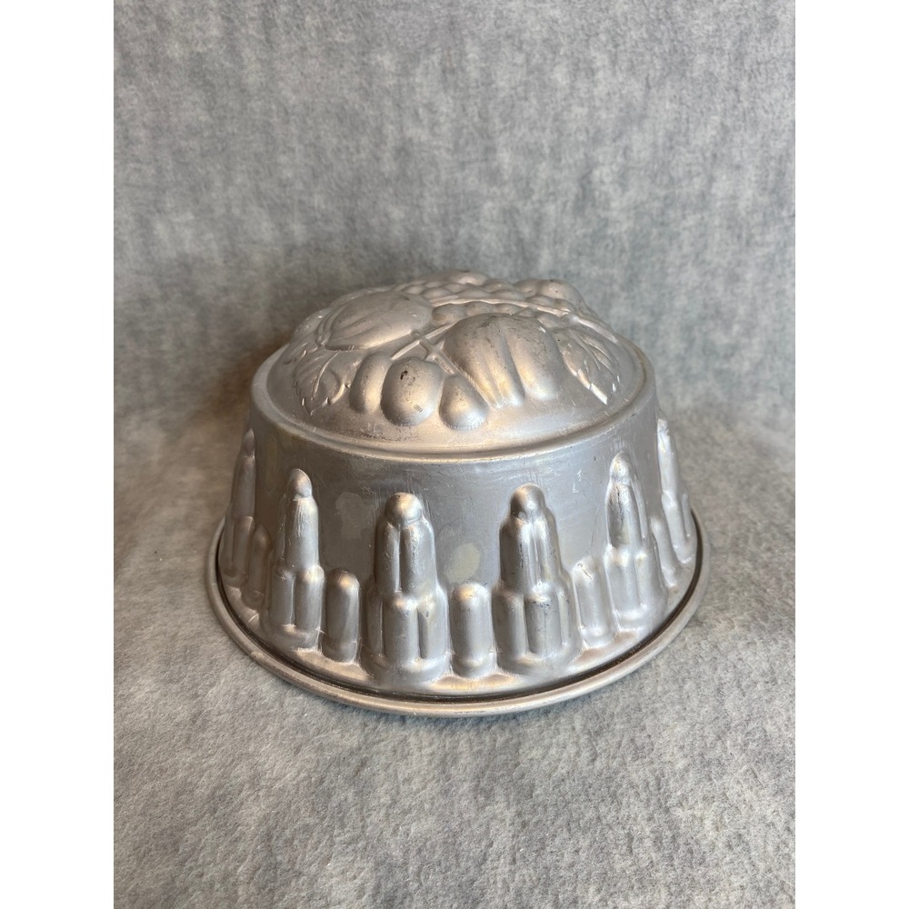 Aluminum Silver Fruit on Top Jello Mold VTG Rare Decorative Fluted Sides‎ Retro